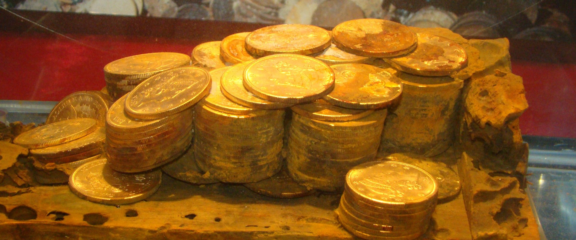 What does buffett think of gold?