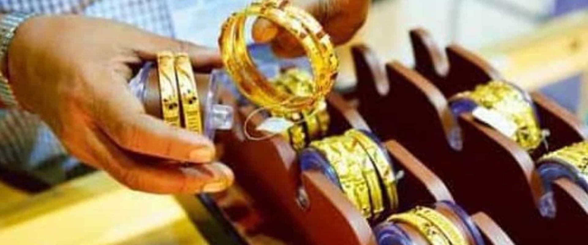Which is better e gold or gold etf?