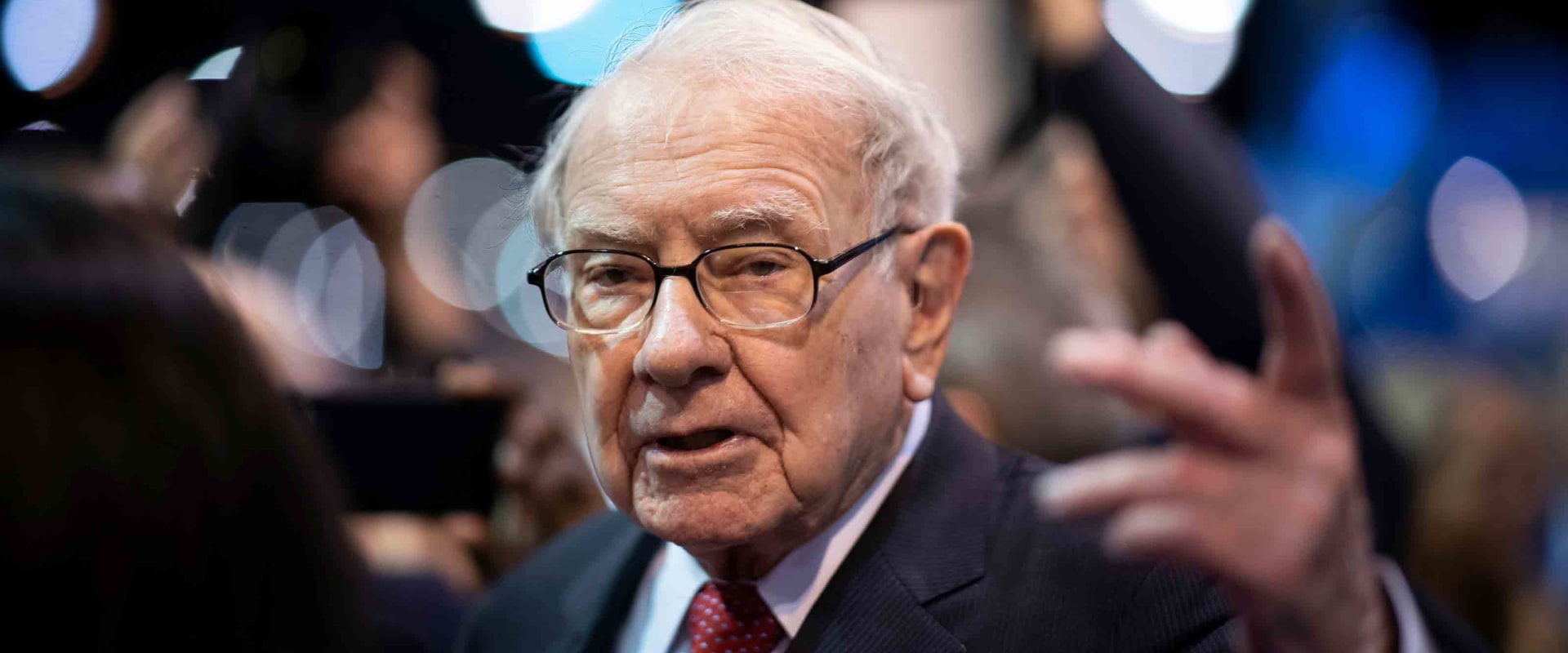 What stocks does warren buffett currently own?