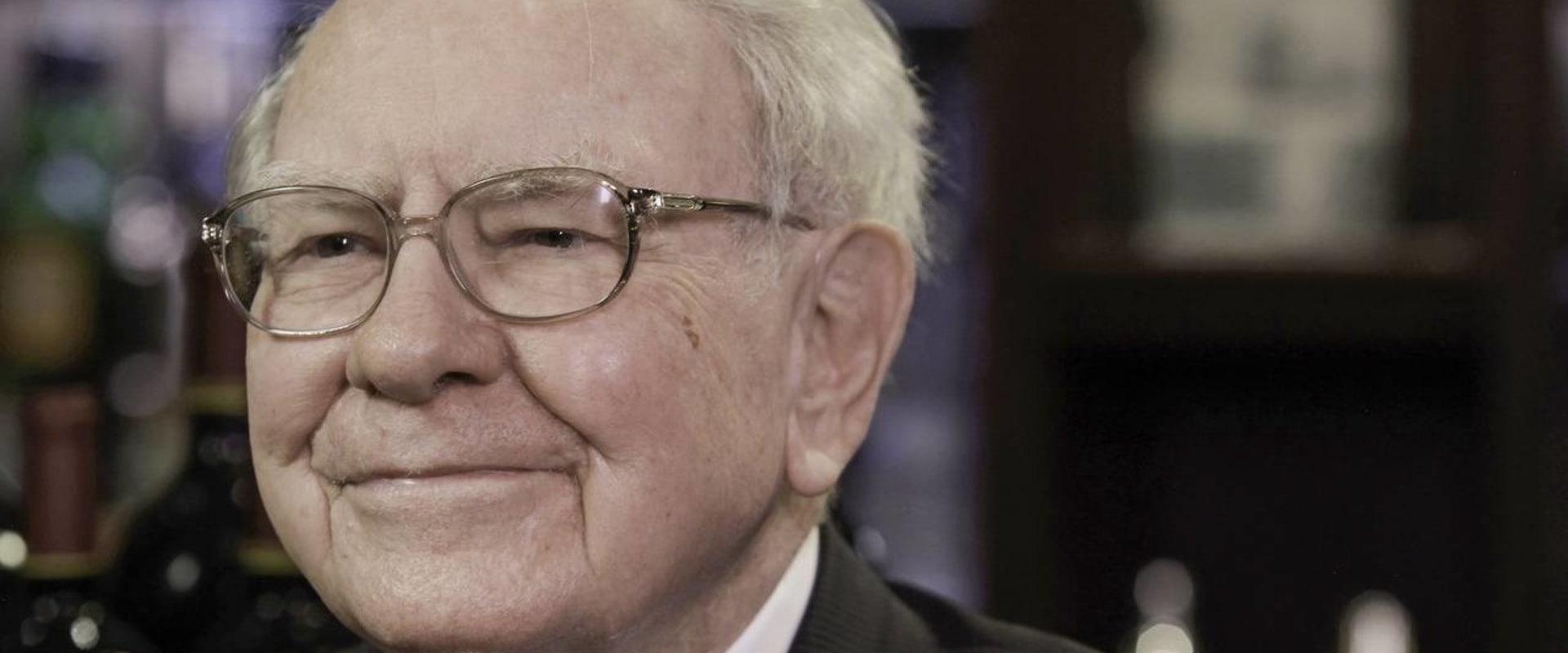 What warren buffet says about gold?