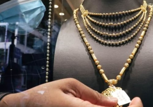 Is it better to buy physical or digital gold?